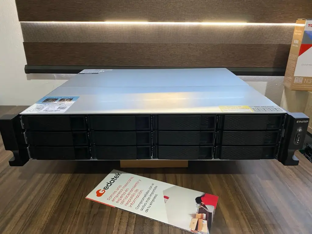 QNAP TS-1273AU-RP-8G - Servidor NAS de Rack 2U de 12 Bahías de Alta Densidad y Conectividad (Sin Discos)