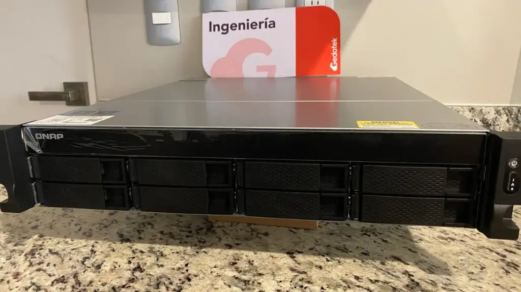 QNAP TS-832PXU-RP-4GQ - Incluye 8 discos de 12TB Toshiba N300 96TB Totales - Agotado