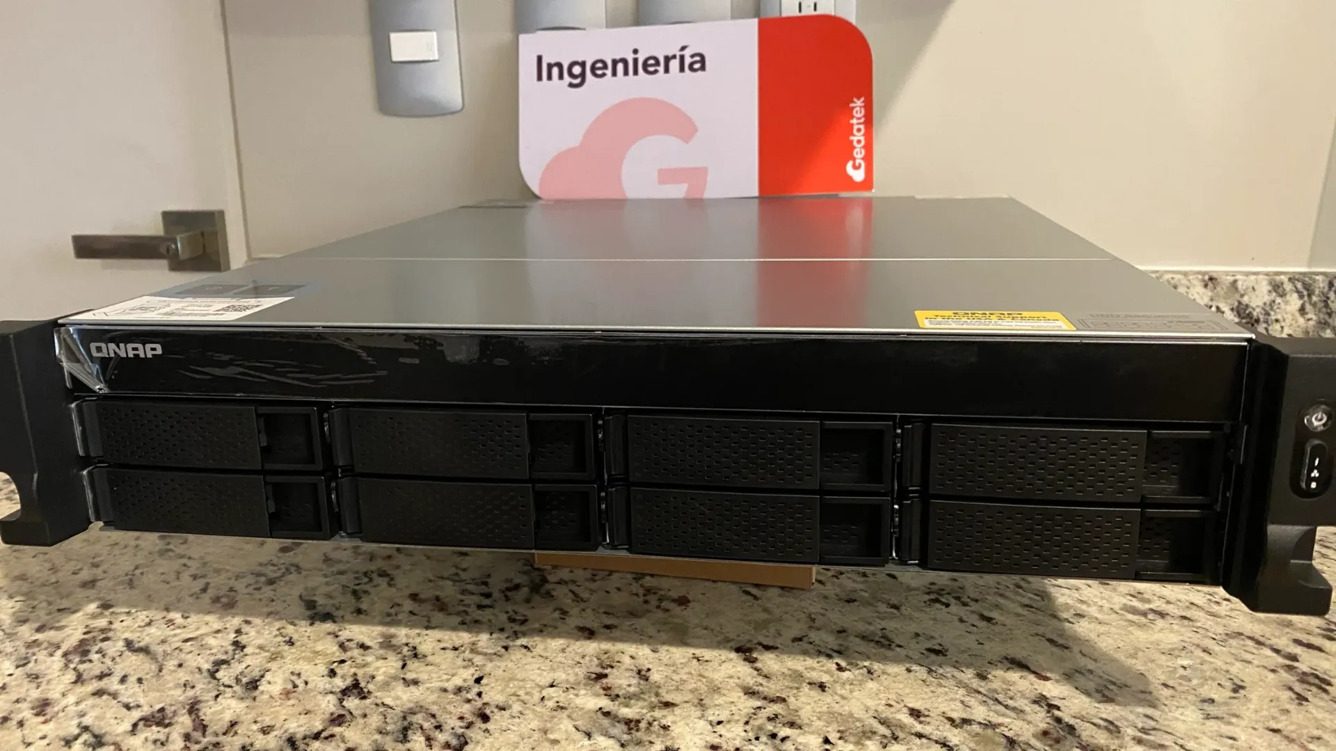 Servidor NAS QNAP TS-832PXU-RP 8 Bahías - Montaje en Rack y Fuente Redundante (Sin Discos)